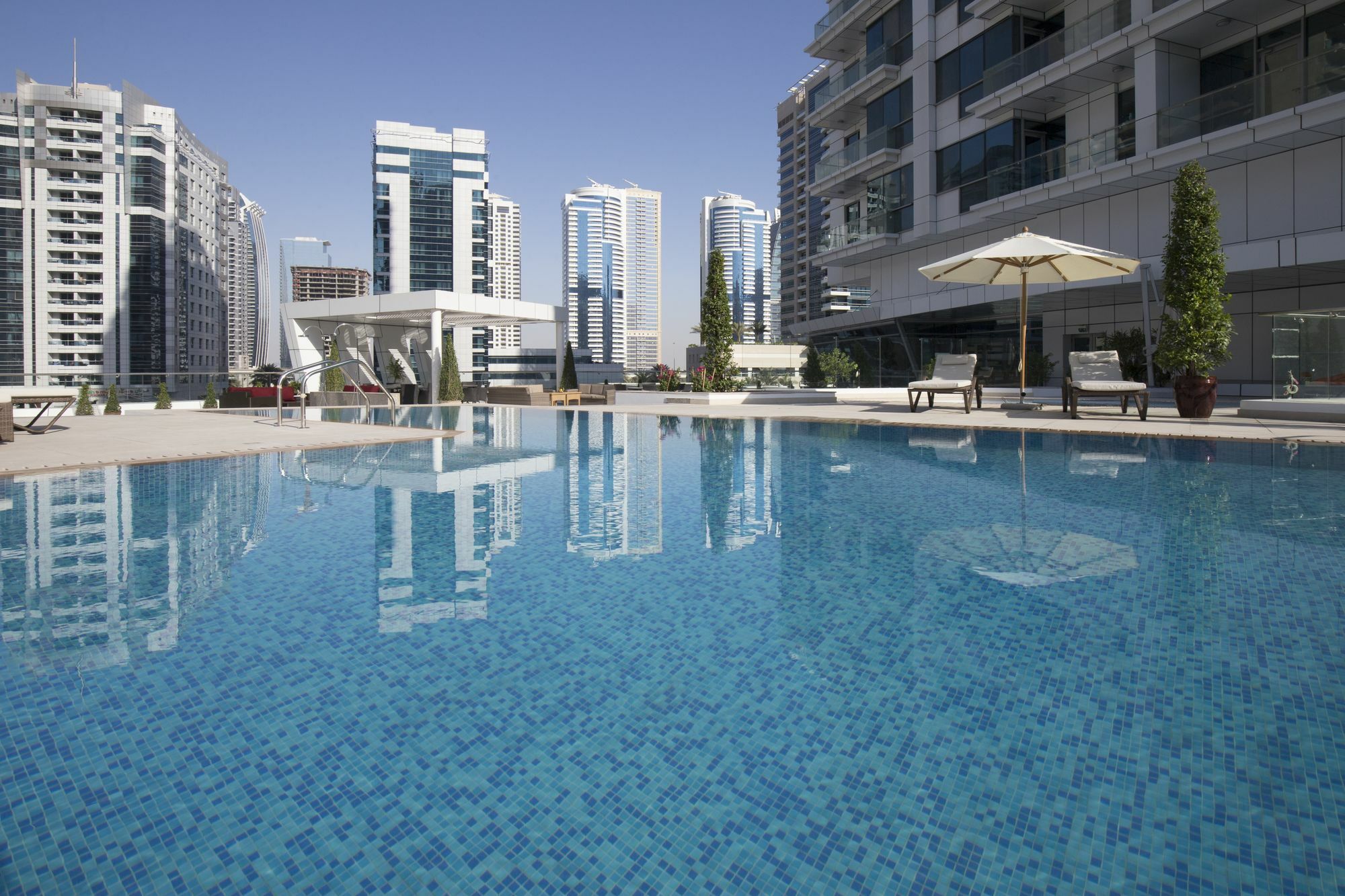 La Verda Suites And Villas Dubai Marina Exterior photo